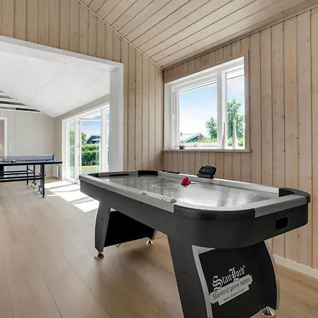 4 Bedroom Cozy In Haderslev بيت للعطل